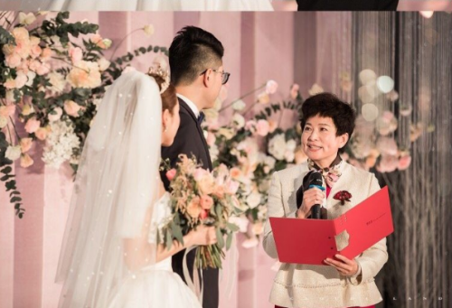 男方花近70萬結(jié)婚 媳婦玩消失,婚姻背后的故事，消失的新娘與數(shù)字世界的迷霧,最新解答解析說明_豪華款33.50.21