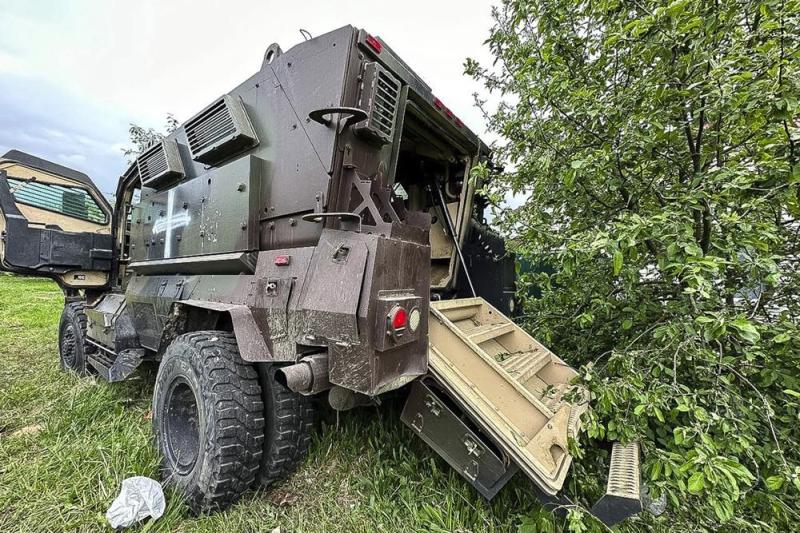 軍事與俄軍車輛的區(qū)別,軍事與俄軍車輛的區(qū)別，未來解答解析說明與復(fù)古版車輛研究,精細(xì)定義探討_投資版67.61.47