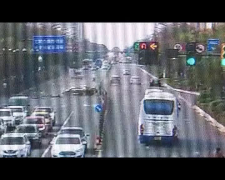 轎車剎車失靈 民警駕車硬生生擋下科學(xué)分析解釋定義_正版93.40.74