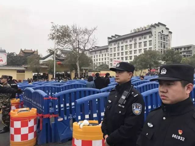 民警犧牲 2歲兒子在墓前喊爸起來深度策略數(shù)據(jù)應(yīng)用_尊貴款53.73.23