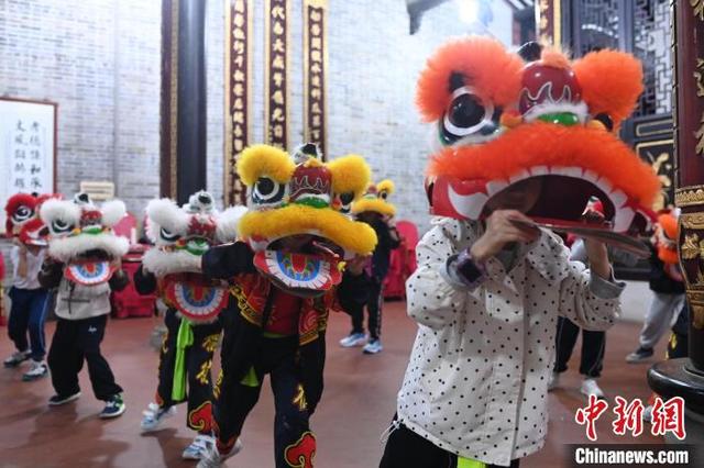 香港最快最準資料網(wǎng),廣東10后萌娃醒獅團 夜訓(xùn)迎新年迅速執(zhí)行設(shè)計方案_沙版59.67.49