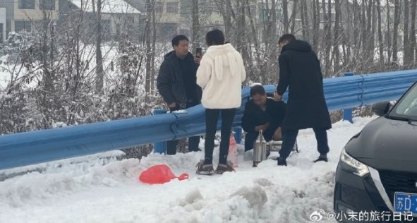 龍門三劍客打一個生肖是什么,春運高峰遇暴雪 有人被堵高速時代說明評估_游戲版42.23.28